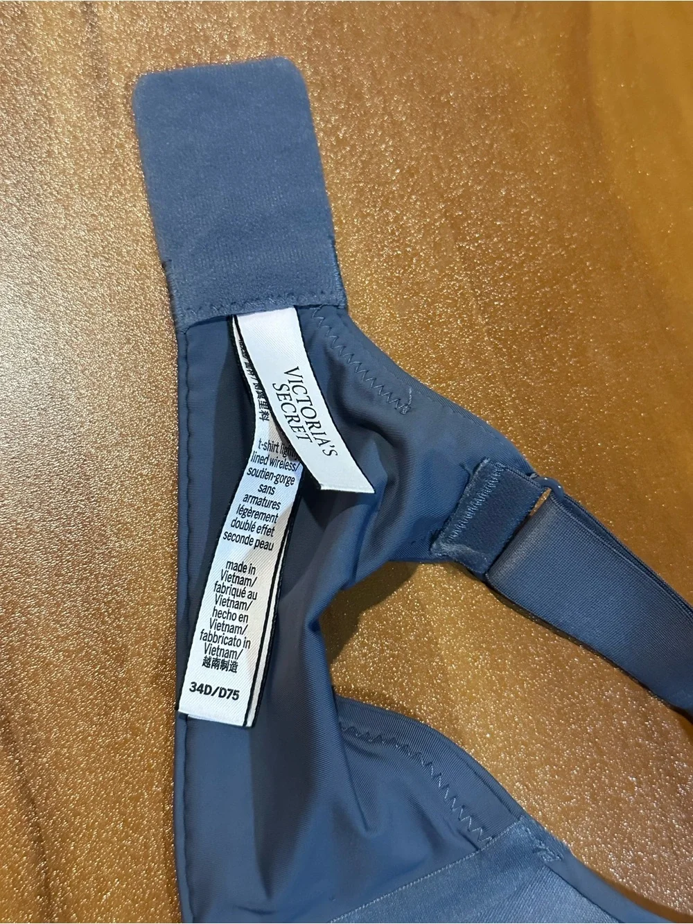 Victoria’s Secret Wireless T-Shirt Bra 34D‎ Gray Logo Strap Lightly Lined